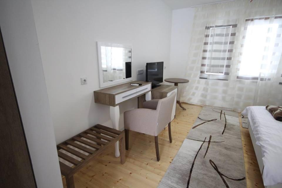 Konak Nestor Bungalows Скопие Екстериор снимка